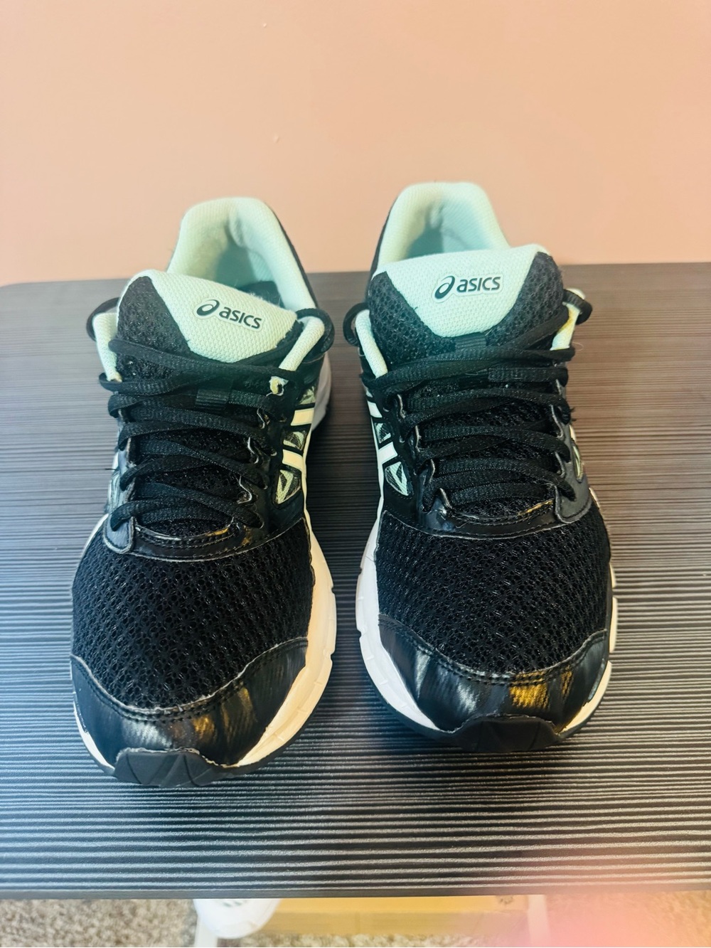 ASICS women’s black & white Gel Kayano 29